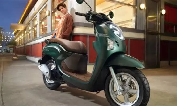 Desain bodi samping motor scoopy baru