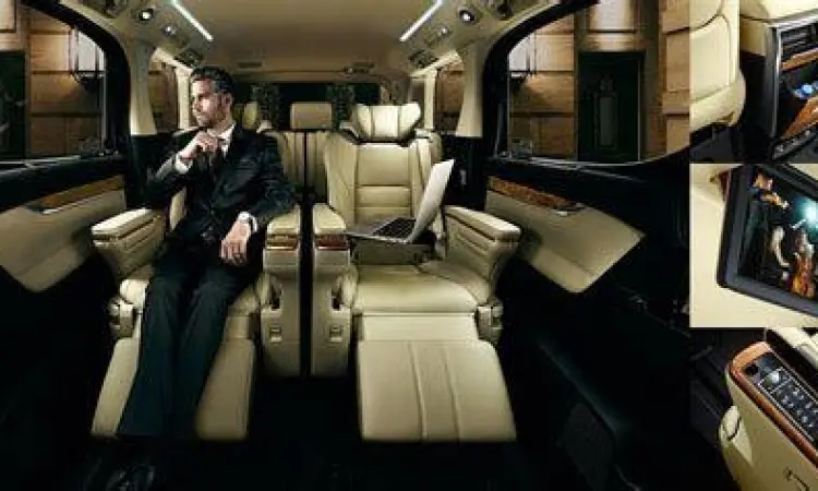 Interior mewah Toyota Alphard 2023 Executive Lounge