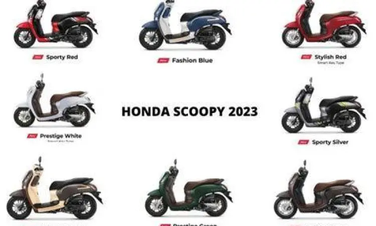 Pengendara menggunakan scoopy 2023 putih di perkotaan