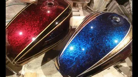 Perawatan Cat Motor Proses pembersihan cat motor warna biru