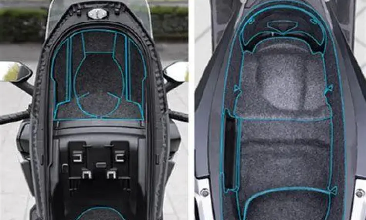 Kapasitas bagasi luas Honda Forza 125 yang muat dua helm