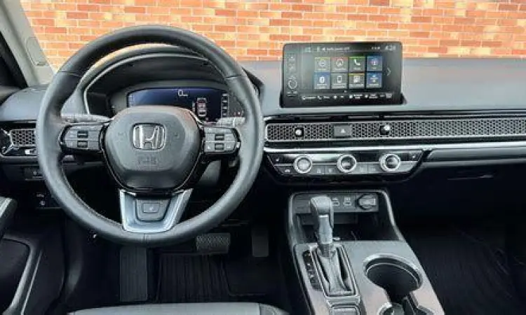 Interior Honda Civic RS Interior Honda Civic RS dengan dashboard honeycomb