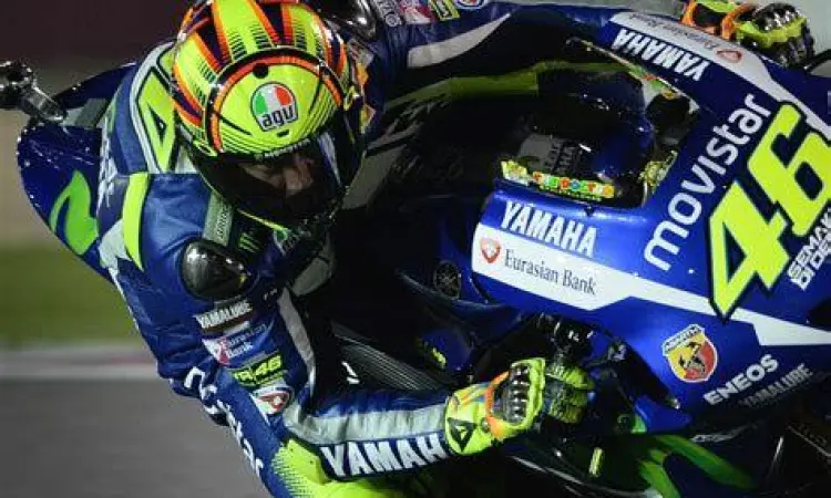 Kemenangan Rossi di Qatar 2015 Valentino Rossi merayakan kemenangan di Qatar 2015