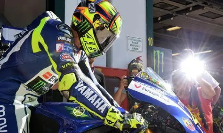 Dukungan fans untuk Valentino Rossi di Valencia 2015