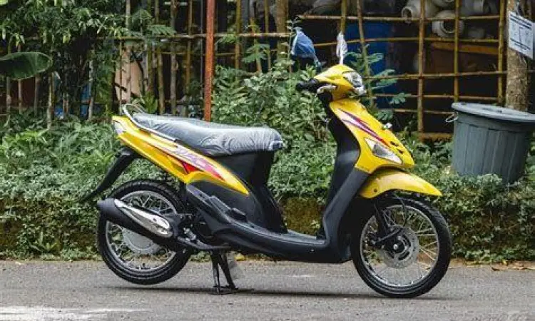 Model motor mio sporty generasi pertama warna merah