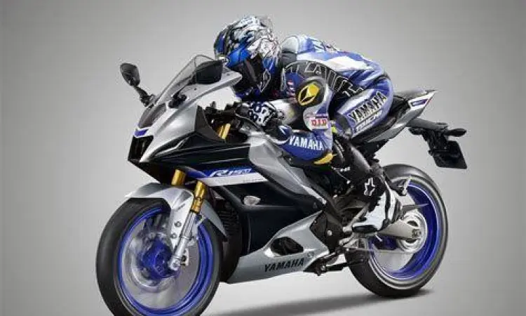 Yamaha R15M Connected ABS silver edition