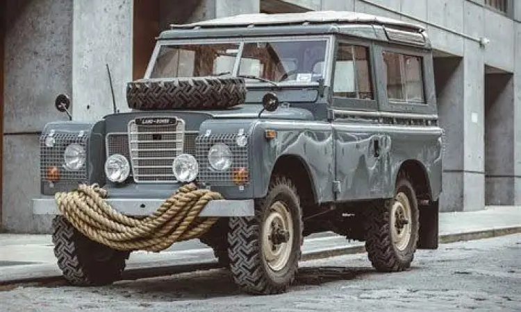 Land Rover Series III di medan lumpur