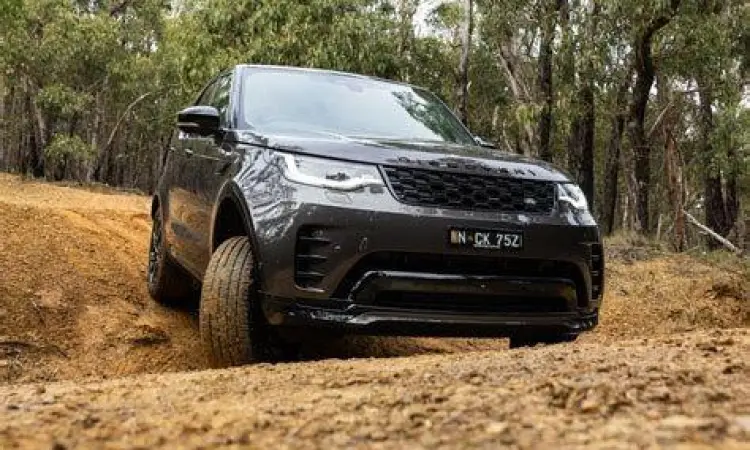 Land Rover Discovery Offroad Land Rover Discovery melintasi genangan air