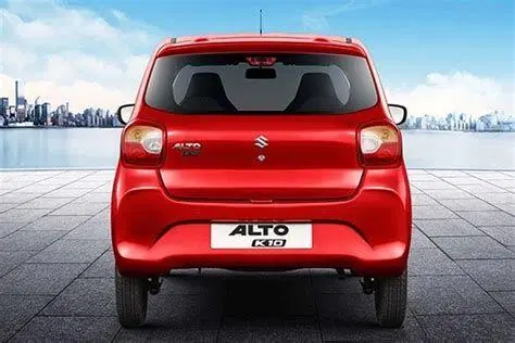 Suzuki Alto Rear View Tampilan belakang Suzuki Alto warna perak yang elegan