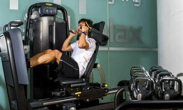 Alat latihan khusus otot leher untuk pembalap profesional