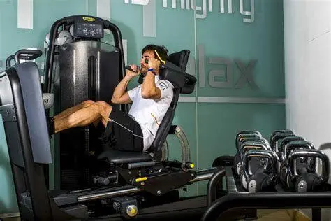 Peralatan Latihan Leher F1 Alat latihan khusus otot leher untuk pembalap profesional