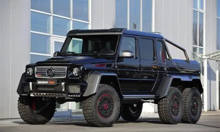 Mobil offroad termahal Mercedes-Benz G63 6x6 di gurun