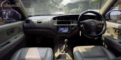 Interior Kijang LGX Interior kabin mobil Kijang LGX yang luas