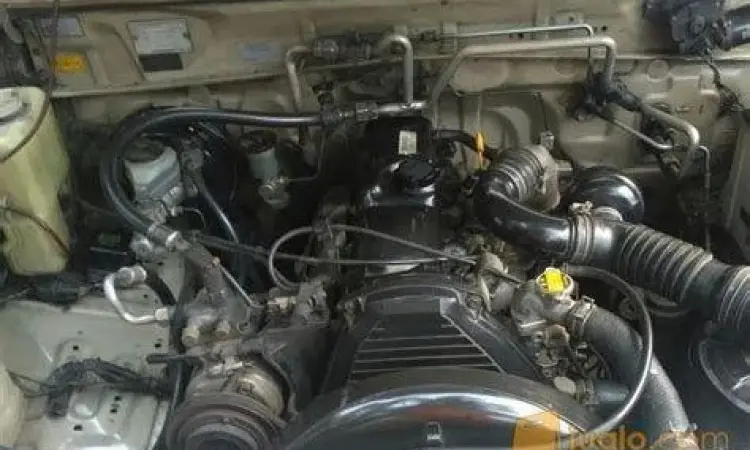 Kompartemen mesin Kijang LGX Diesel