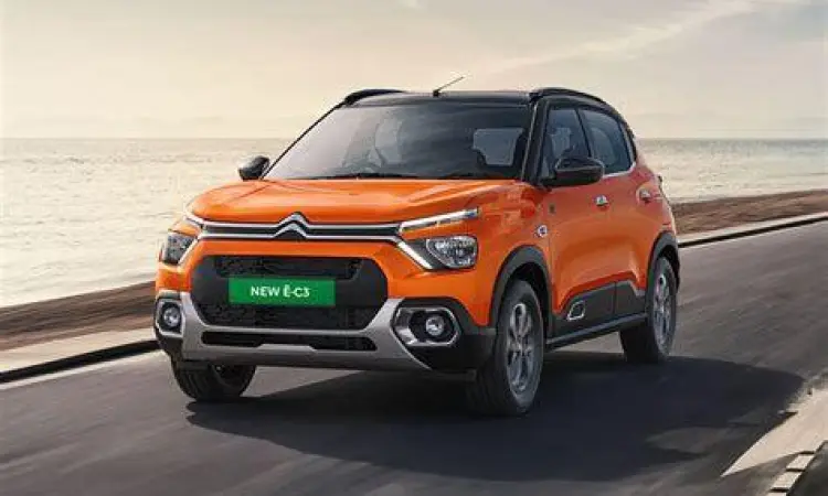 Citroen eC3 Electric Mobil listrik Citroen eC3 sedang melakukan pengisian daya