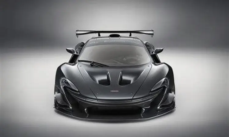 Eksterior depan McLaren P1 dengan desain aerodinamis