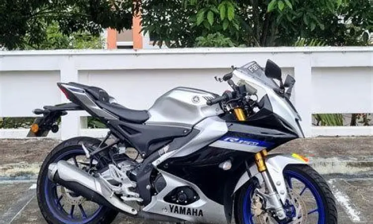 Varian Warna Yamaha R15 V4 Yamaha R15 V4 varian warna Silver Metallic