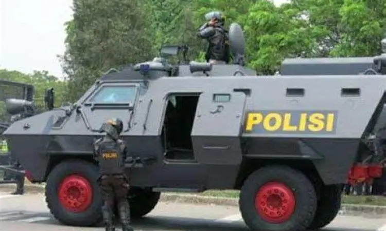 Barracuda 4x4 APC Brimob Mobil rantis Barracuda Brimob saat bertugas