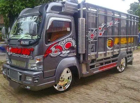 Modifikasi Bak Truk Canter Contoh modifikasi bak truk Canter dengan penambahan box dan airbrush